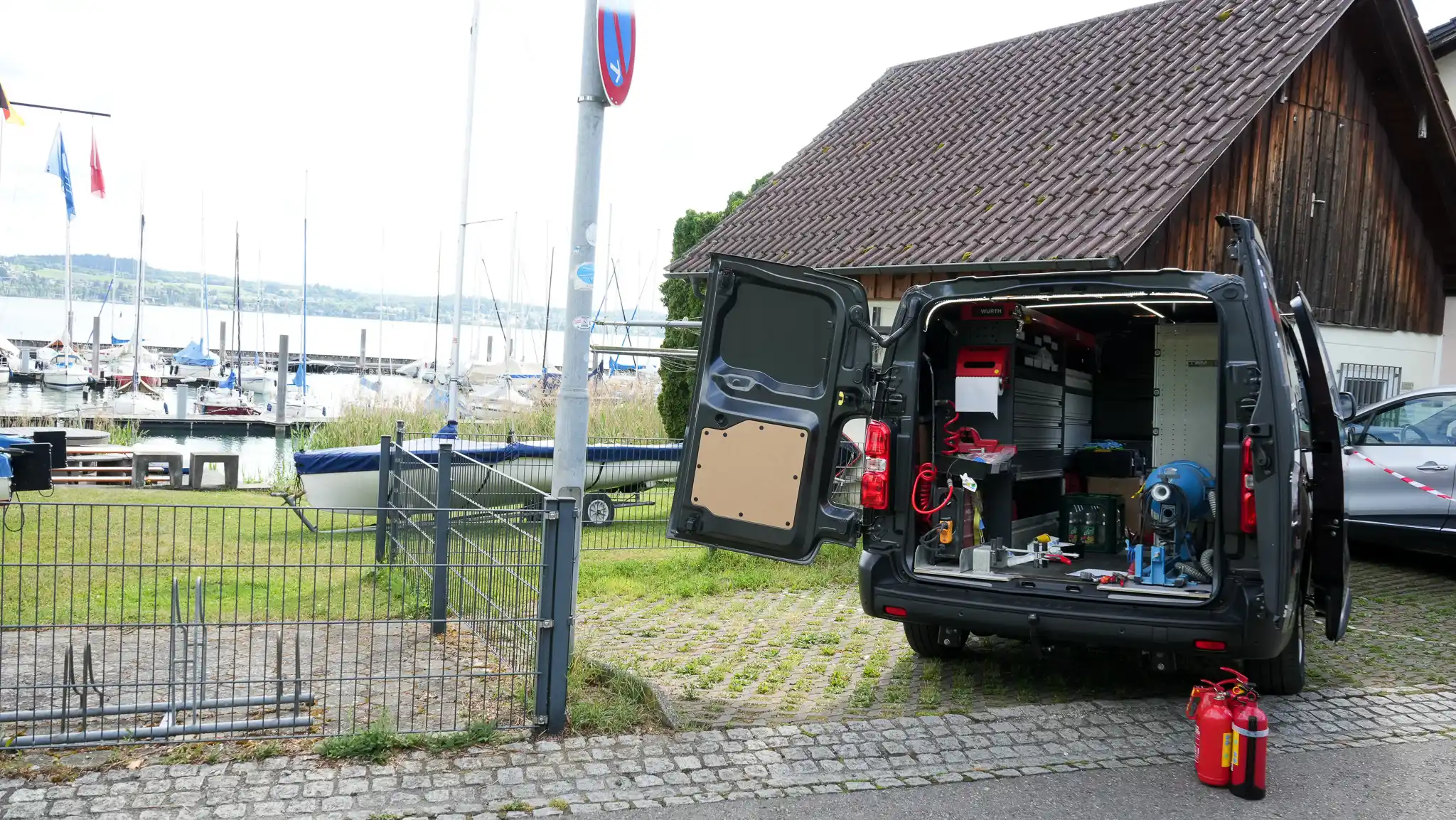 Brandschutz im Gewerbe, Servicefahrzeug im Einsatz